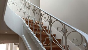 A staircase with white railings and wooden steps. - 1B Perfect for Families Nomads Near Gulbenkian (Lisbon)