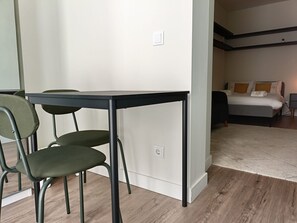 Internet - 1C Spacious Studio Near Gulbenkian by Ldapartments (Lisbon)