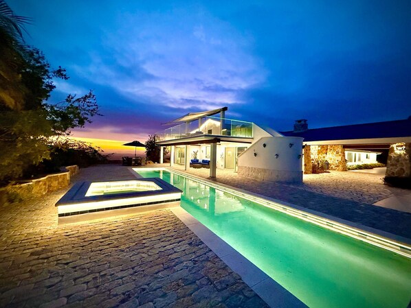 House | 2 bedrooms - Sky Ridge Retreat - Lux Hilltop Escape - Pool Spa (Valley Center)