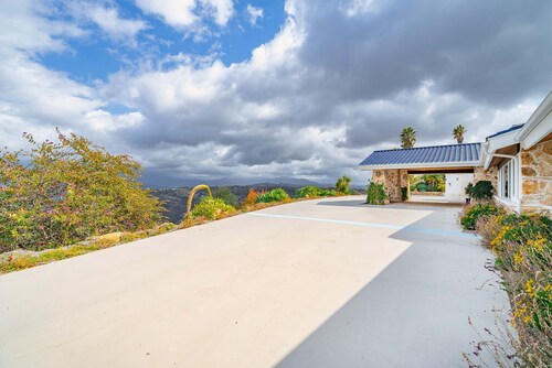Sky Ridge Retreat - Lux Hilltop Escape - Pool Spa