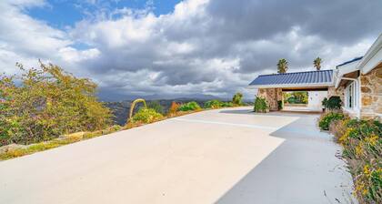 Sky Ridge Retreat - Lux Hilltop Escape - Pool Spa
