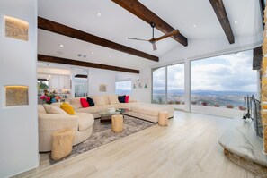 House | 2 bedrooms - Sky Ridge Retreat - Lux Hilltop Escape - Pool Spa (Valley Center)