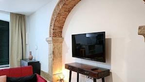 Unclassified image, 2 of 21, button - Alfama Se Pracadocomercio Casadosbicos - 30 (Lisbon)