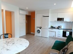 Apartment - 2B Bright and Spacious Near Gulbenkian by Ldapartments (Lisbon)