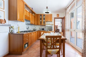Fridge, microwave - GuestHost - Gianna's House (Villaputzu)