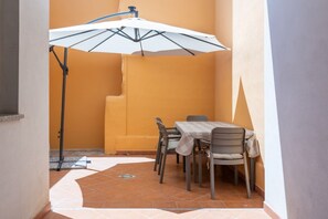 Outdoor dining - GuestHost - Gianna's House (Villaputzu)