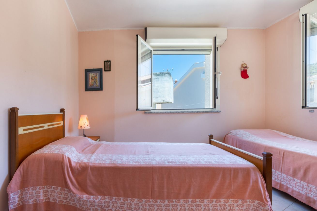 3 bedrooms, iron/ironing board