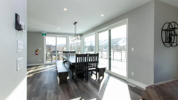House | 10 bedrooms