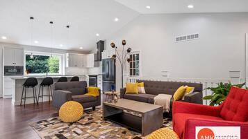 House | 4 bedrooms, desk, Internet