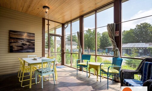 Lake Life Getaway - Condo Near Downtown