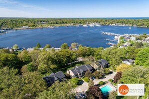 Apartment - Charming Bayview - Downtown Condo With Pool (Saugatuck)