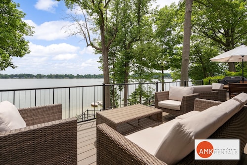 The Glistening Grape - Lakeside Getaway