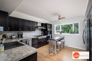 House | 4 bedrooms, Internet - The Glistening Grape - Lakeside Getaway (Fennville)