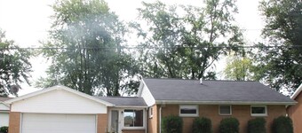 Miner Lake Lakefront Beach Cottage for Family Fun