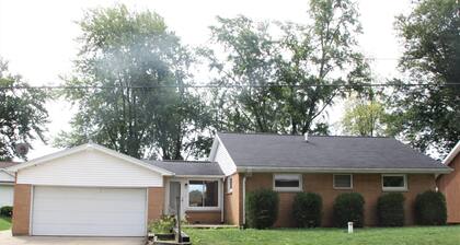 Miner Lake Lakefront Beach Cottage for Family Fun