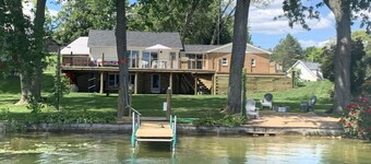 Miner Lake Lakefront Beach Cottage for Family Fun