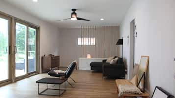 House | 2 bedrooms, desk, Internet