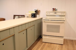 2 bedrooms, desk, Internet - Miner Lake Lakefront Beach Cottage for Family Fun (Allegan)