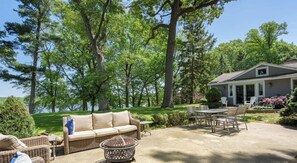 Exterior - Lakeside Retreat - Waterfront Quiet Neighborhood (Muskegon)