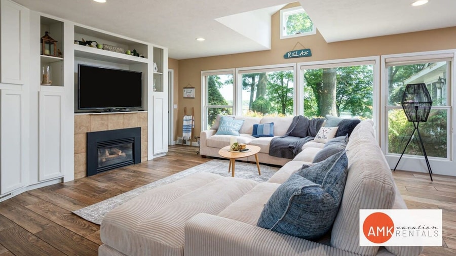 Lakeside Retreat - Waterfront Quiet Neighborhood