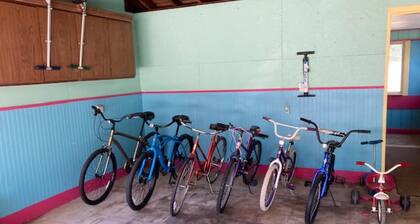 Leisure Cottage - Minutes From the Beach