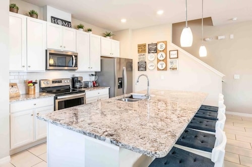 Super Chic-4 Bedroom Townhome IN Disney Area