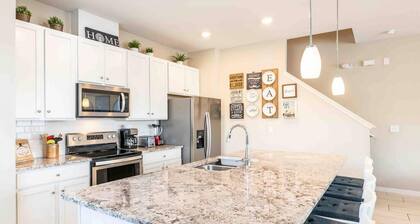 Super Chic-4 Bedroom Townhome IN Disney Area