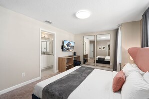 House | 4 bedrooms - Super Close- Disney s Parks w Theme Rooms Pool (Lake Buena Vista)