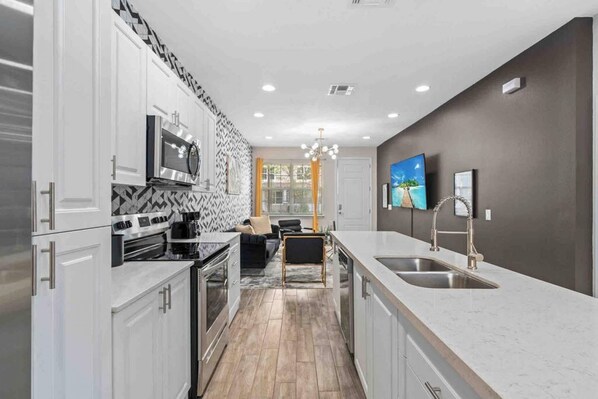 House - Super Epic- Sleeps 32 TWO Separate Townhomes (Kissimmee)