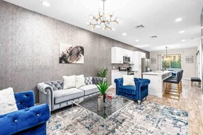 House - Super Epic- Sleeps 32 TWO Separate Townhomes (Kissimmee)