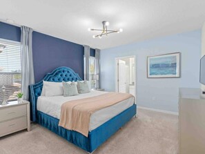 House | 7 bedrooms - Super Comfy- 7BD 5 5BA Sleep s 22 w Amenities (Davenport)