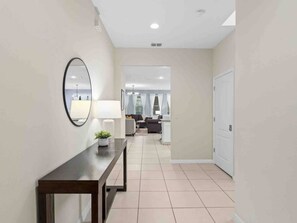 House | 7 bedrooms - Super Comfy- 7BD 5 5BA Sleep s 22 w Amenities (Davenport)