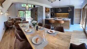 House | 5 bedrooms, desk, Internet