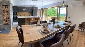 Hus | 5 sovrum, skrivbord och internet