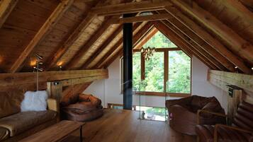 5 bedrooms, desk, Internet