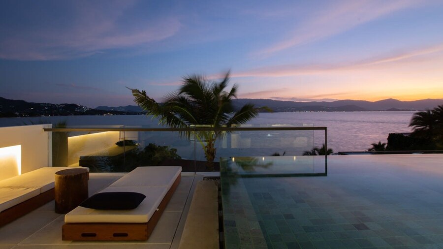 Muscat 3-bedroom Villa With Beach Access