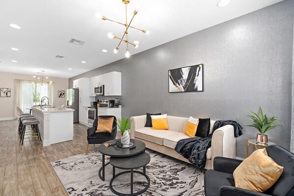 House - Super Cool- Sleeps 17 Newly Built Near Parks (Kissimmee)