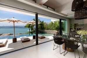 House, Smoking