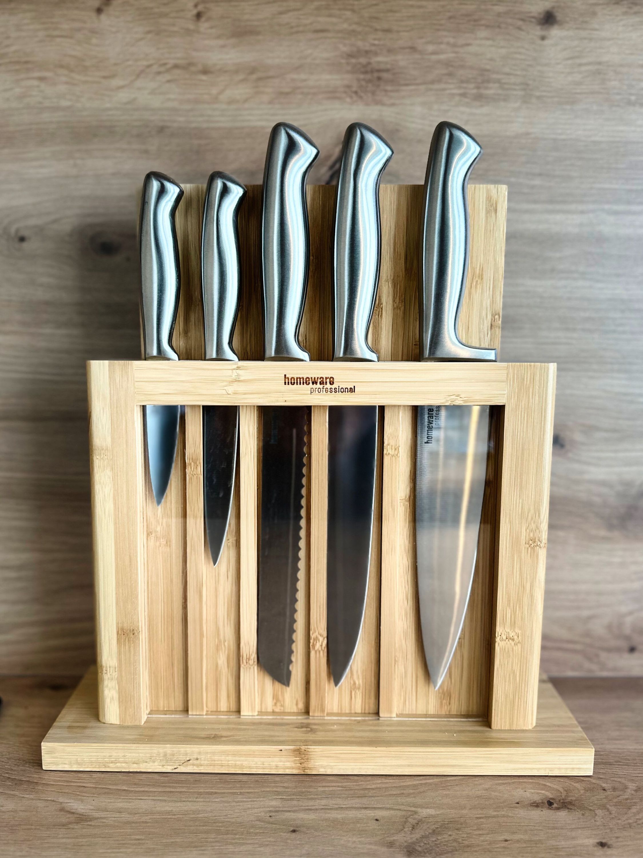 A wooden knife block with serrated and smooth edge knives.