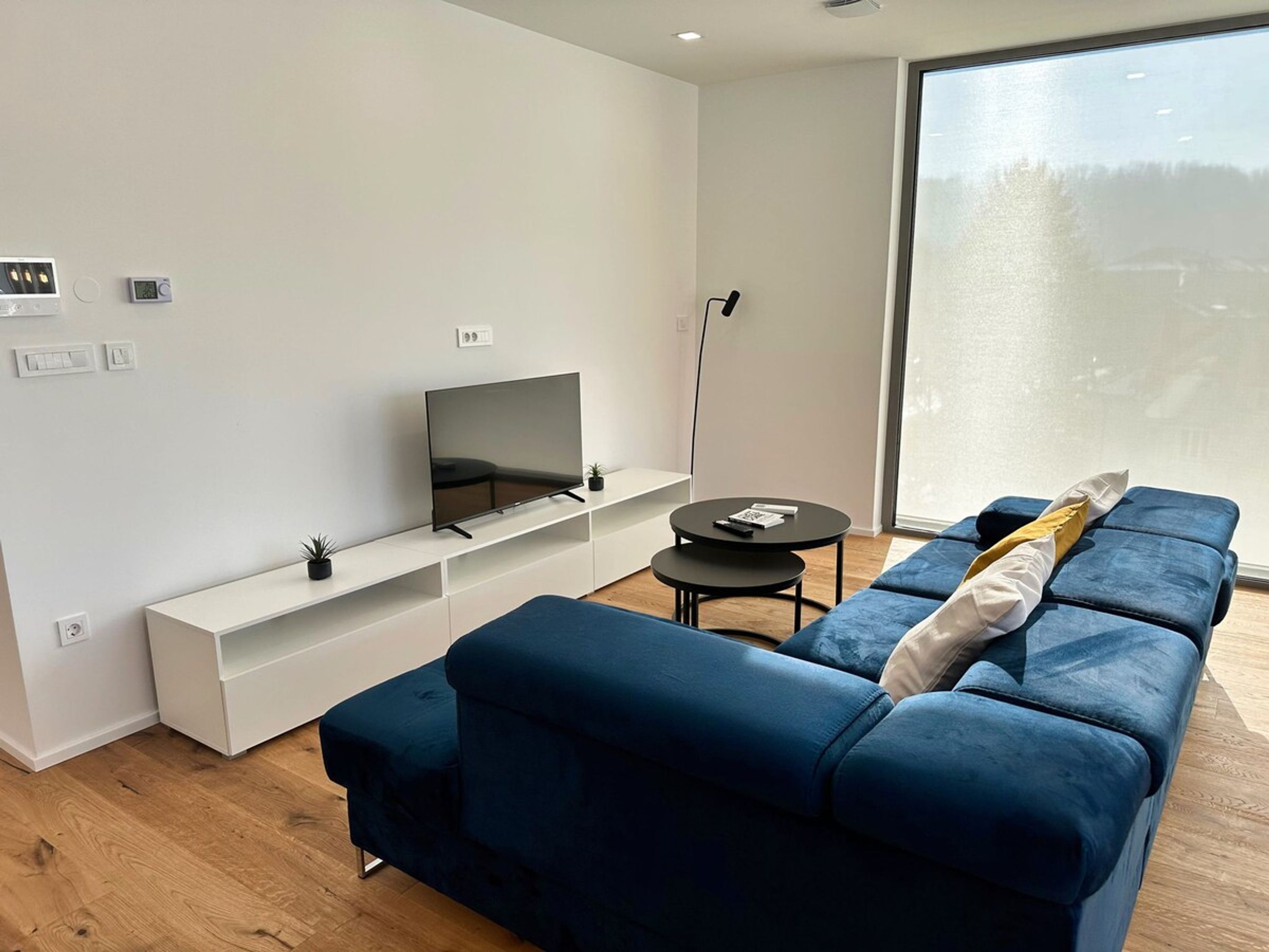 2 عدّة غرف نوم وخدمة الإنترنت