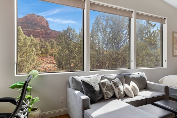 Villa | Living area - Mammoth Rock Retreat-villa Amazing Views-sleeps 4 (Sedona)
