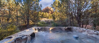 Mammoth Rock Oasis-1 bd 1ba Hot Tub Free Pets