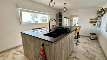 Villa | 5 bedrooms, Internet