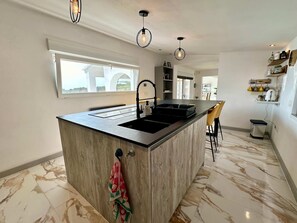 Villa | 5 bedrooms, Internet