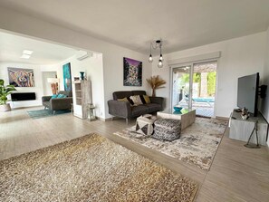 Villa | 5 bedrooms, Internet