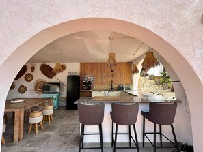 Villa | 5 bedrooms, Internet