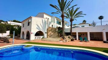 Villa | 5 bedrooms, Internet