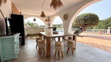 Villa | 5 bedrooms, Internet