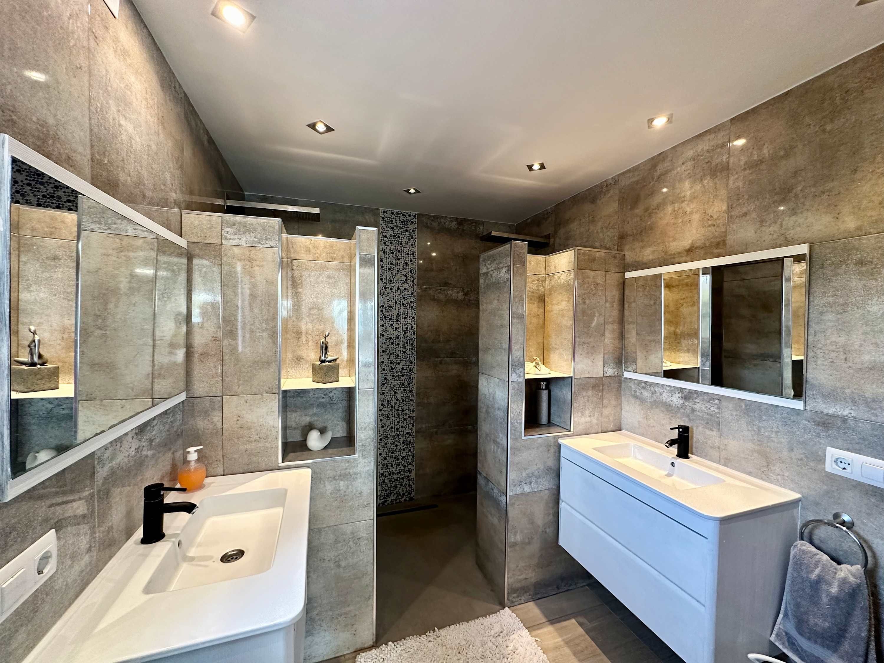 Villa | 5 bedrooms, Internet