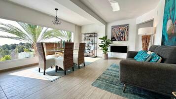 Villa | 5 bedrooms, Internet